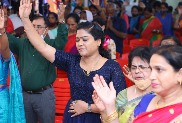 Grace Ministry Celebrates Christmas 2021 with Pomp and Grandeur on 17th Friday, December at its Prayer centre in Valachil, Mangalore. Hundreds gathered at the program and celebrated Xmas with Bro Andrew Richard and family.  